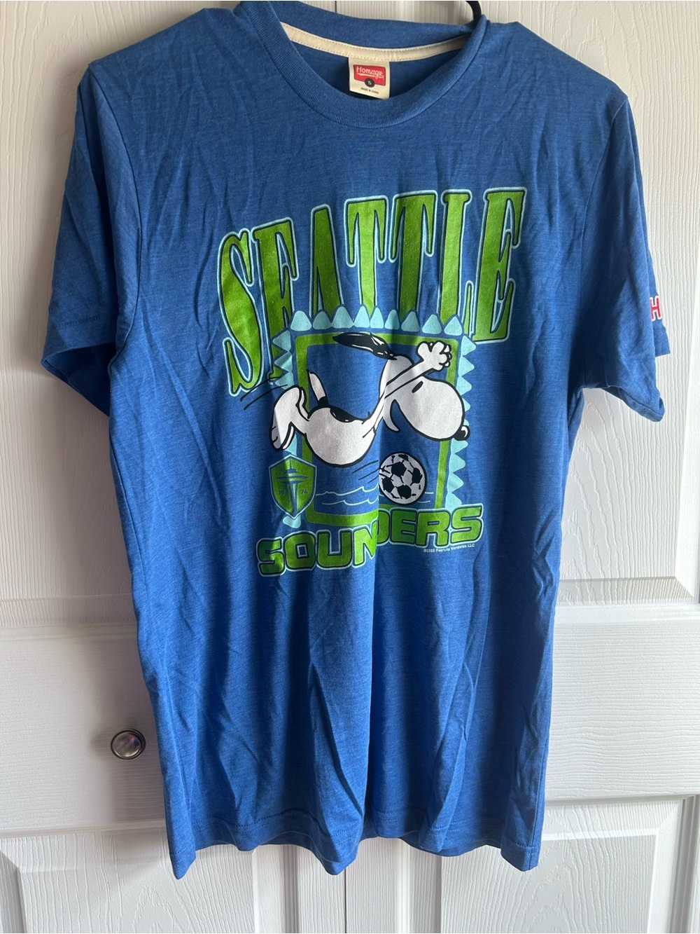 Vintage Vibes Alert! 🔥 Rare Homage Seattle Sounders Snoopy Tee - Size Small